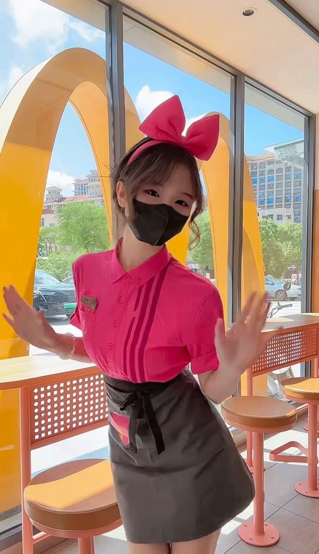 别人家的麦当劳～，建议统一一下服装！
