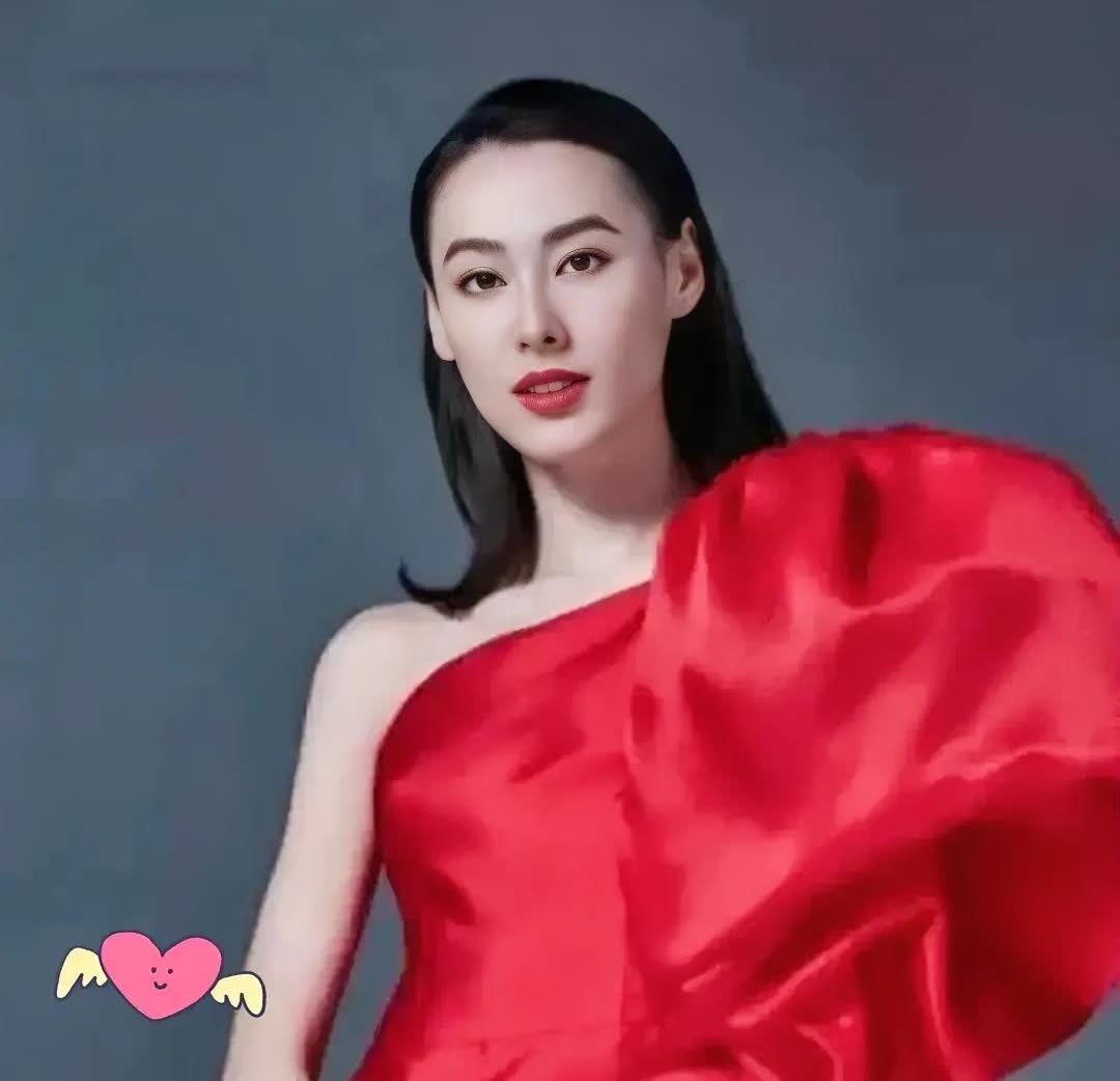 李泽楷终于想清楚了。现在孩子们都大了梁洛施再也不用为他守身 如玉了。

梁洛