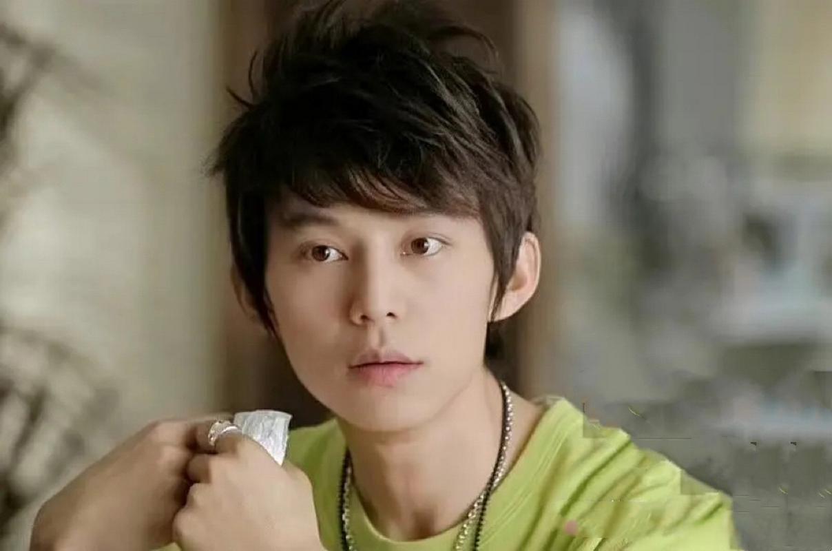 51岁主持人何炅近况被曝无妻无子、与保姆相伴。
 
再有前途不结婚生子感觉到头来