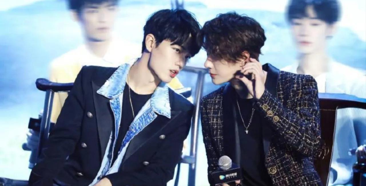 陈情令是双男主剧，肖战亲口说了他们两个都是第一次担任男主！！！
陈情令是双男主剧