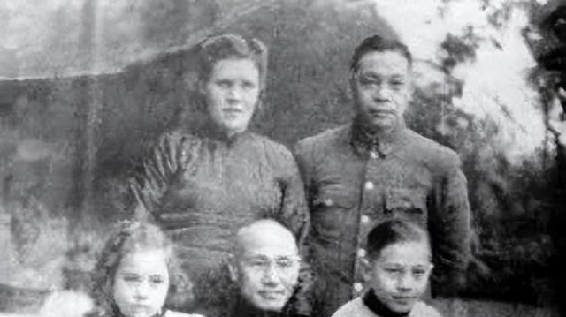 1992年，白俄罗斯邀请蒋经国遗孀回故乡看看，她却说：我没钱！