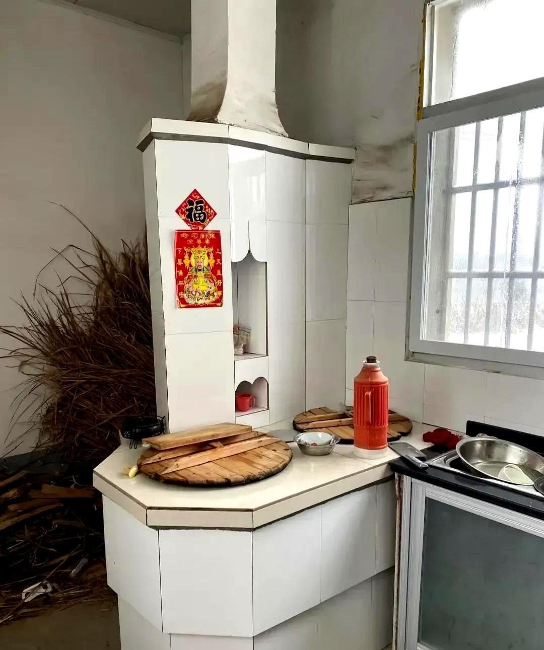 家庭清洁的奇思妙想，这些随手可得的物品竟是隐藏神器：
1、燃气灶顽固油垢不必费力