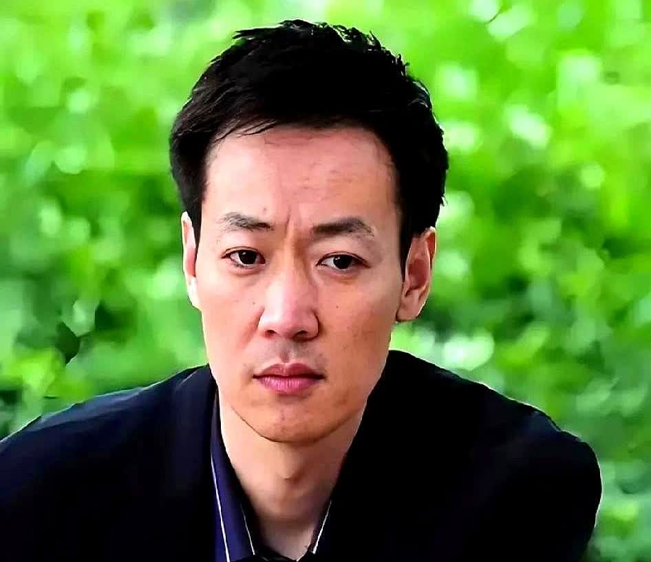 看到辛柏青深夜发的文，真的破防了！
他深爱的妻子朱媛媛离世六天了，这几天他根本