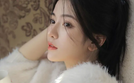 婆婆刷爆我的卡给男主播，导致丈夫将我打死。重生后我反手把直播间甩进家族群。