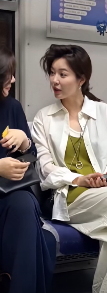 这姐姐年轻的时候该有多漂亮