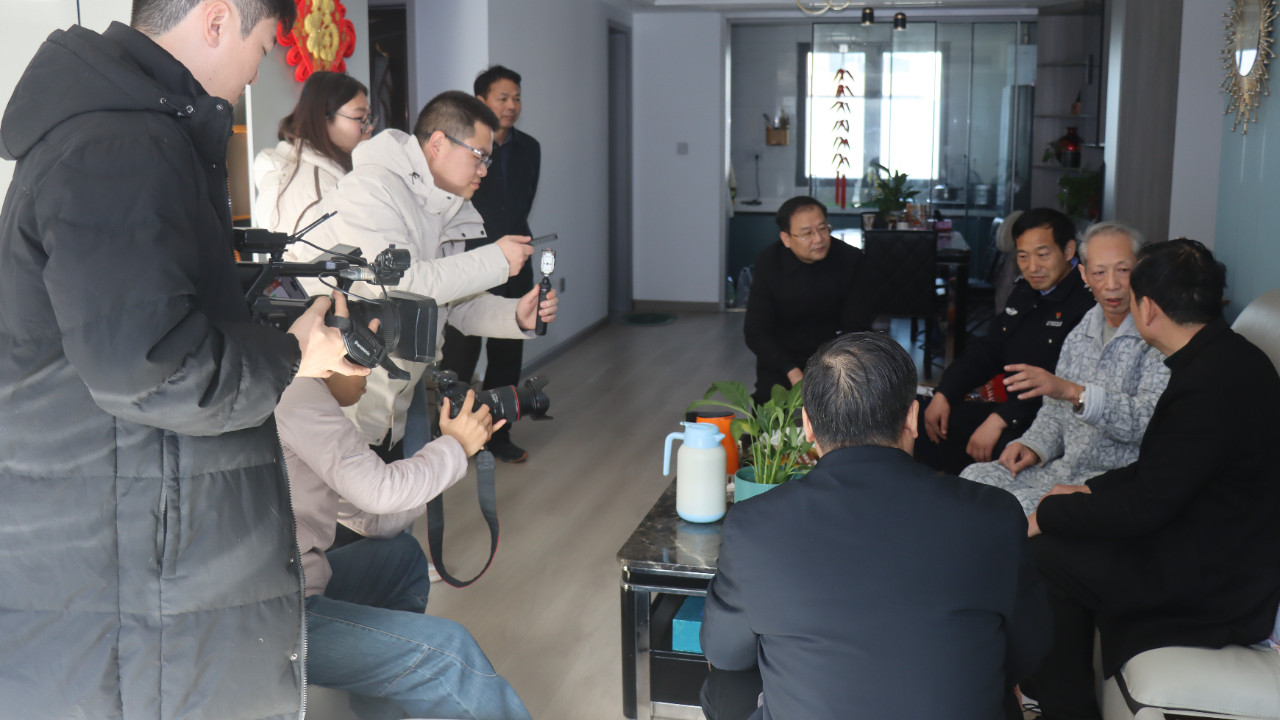 南阳市示范区：张小平寒冬跳水救人  彰显新时代军人本色