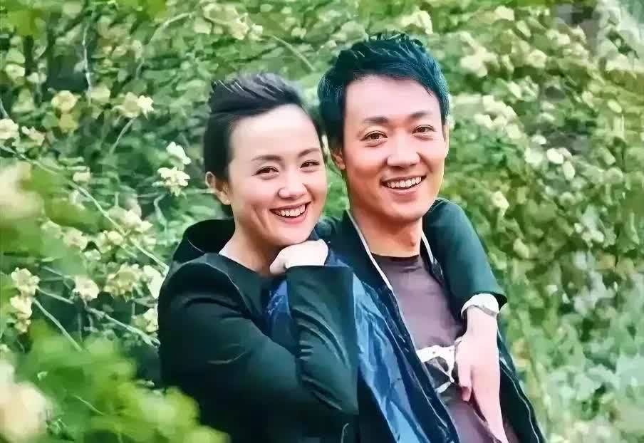 辛柏青说，媛媛走的这天很平静。她跟癌症折腾了快五年，她从没抱怨过，也没公布大众，