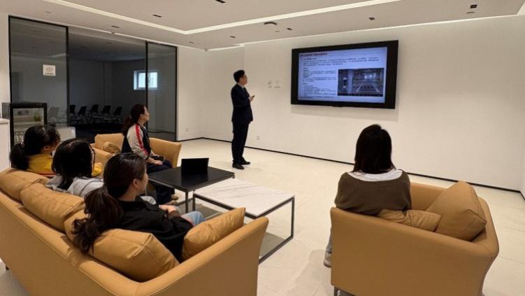 从技术领先到体验领先，鸿蒙智行五一出行保障彰显服务温度