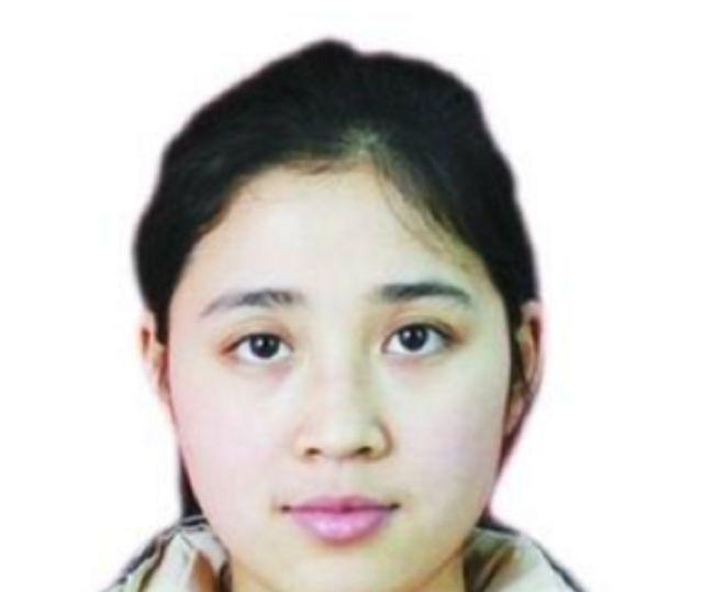 1990年，重庆36岁光棍捡到了一个女婴，不舍吃不舍喝将女孩养大，谁知，养女成年