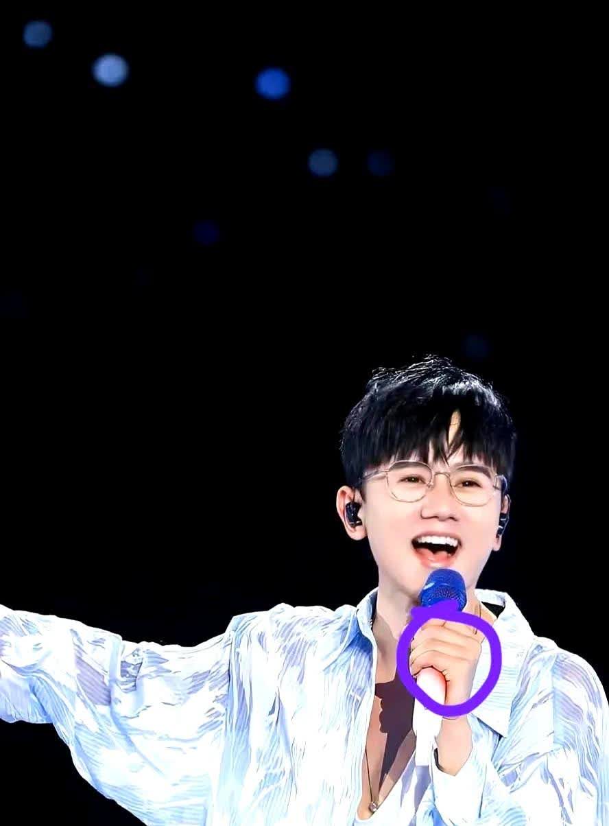 张杰这次开演唱会摊上大事了，估计有很多人都得在背后指责他，因为他的演唱会不仅能唱