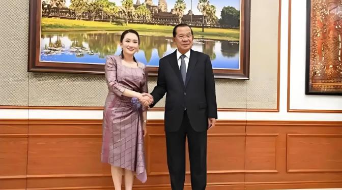 洪森撕破脸炮轰他信家族，这一局他赌得太大了
东南亚政坛又起波澜。柬埔寨前总理洪森