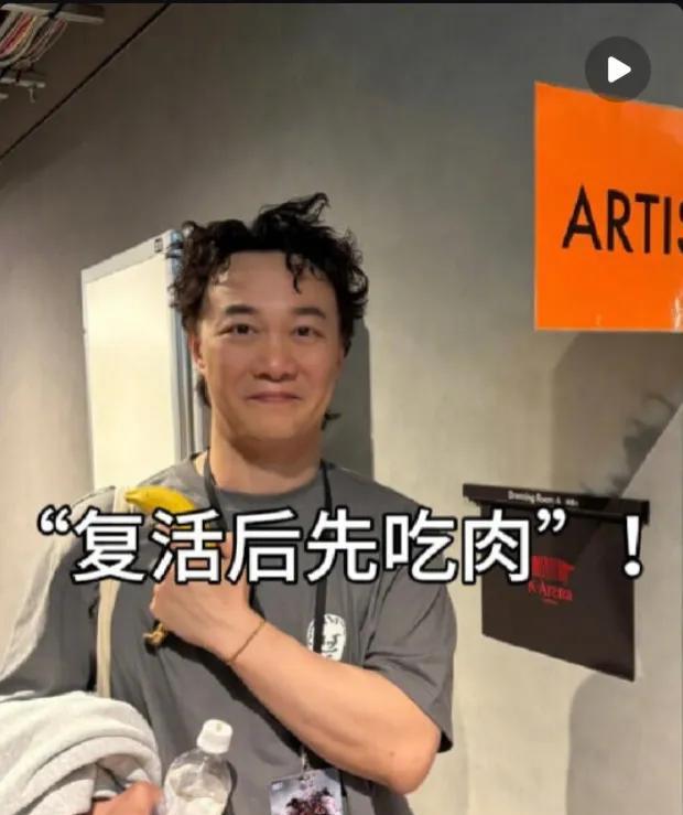 陈奕迅估计都要被气疯了
生个病被传谣，不得不在网友的千呼万唤始出来发个信息证明还