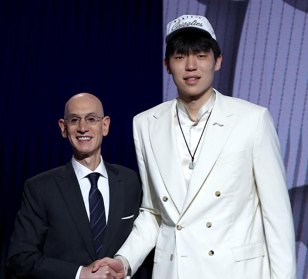 杨瀚森创历史！中国中锋登陆波特兰续写传奇
北京时间6月26日，2025届NBA选