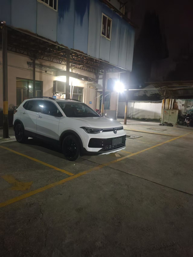 新提新锐顶配
老婆提的新锐顶配。配置动力都没问题，当时让她选别的颜色，奈何就要白