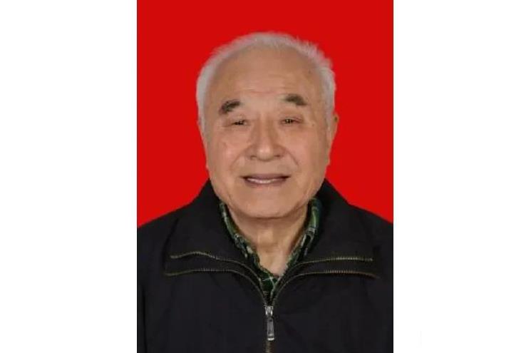 高翔，1932年12月20日出生于辽宁省盖县。从小家境贫寒，母亲含辛茹苦地把他拉