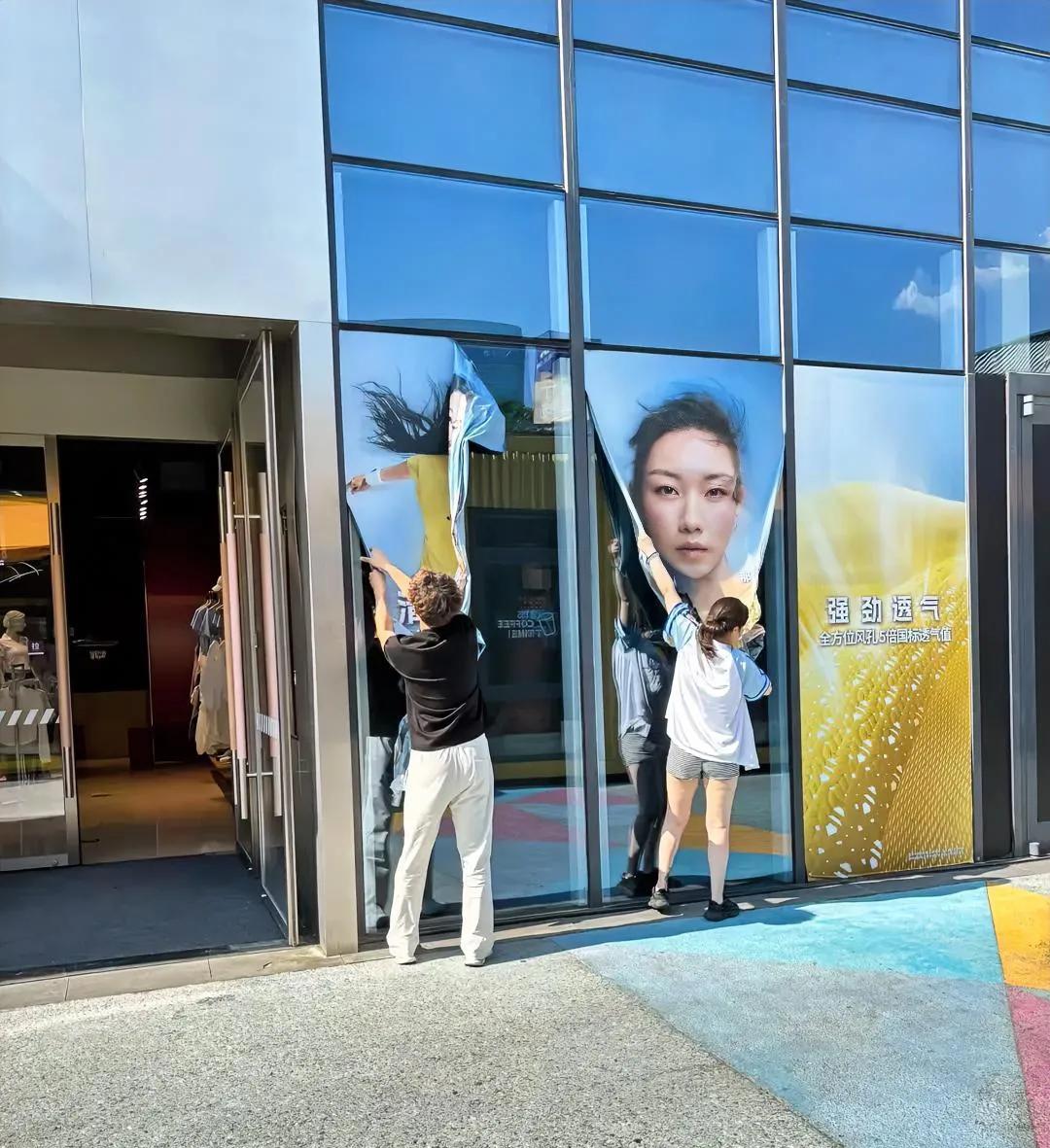 阿迪达斯线下门店撤掉了那尔那茜的海报。
咨询阿迪达斯客服，对方表示已看到内蒙古发