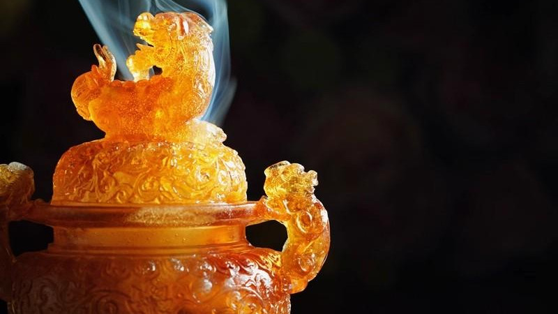 琉璃淬火，神兽吐烟：一尊三足狻猊香炉，唤醒千年灵韵