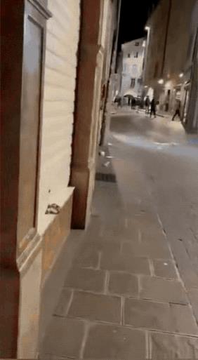 意大利中东移民愈发增涨，人满为患！
意大利收留的中东移民越来越多，他们慢慢形成了