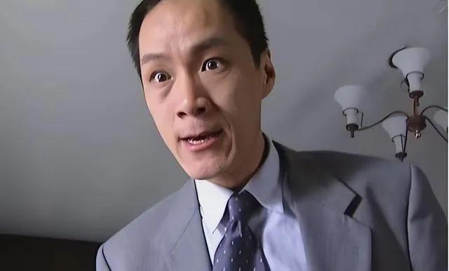 很多女孩都怕他。
也不知道为什么。
听说，他在女孩面前就是王炸。
这哥们到底有什