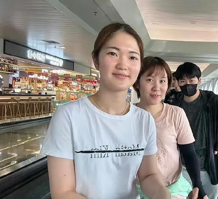 中国乒超联赛本次引进三名日本外援木原美悠、平野美宇、松岛辉空，今日早上被偶遇一同