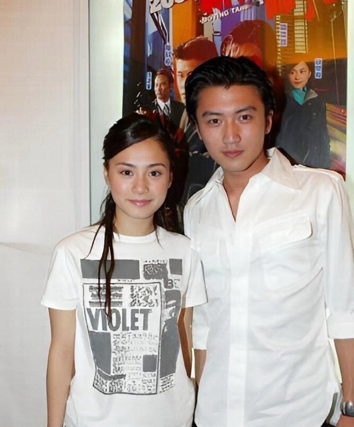 这是钟欣潼谢霆锋旧照，竟然很明显的看出男的比女的还漂亮 ​​​