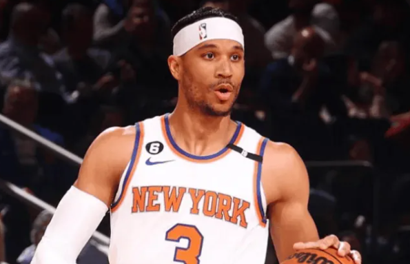 尼克斯对阵雄鹿的比赛正在进行中。截至目前，比赛进行中第二节，尼克斯暂时落后。
尼