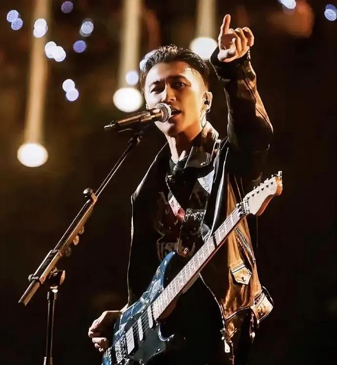 我有种预感
谢霆锋演唱会开不下去了
不是因为票价太高，也不是因为场次太多，而是因