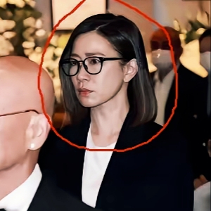 炸锅了！50岁佘诗曼素颜上热搜，网友：不结婚才是最好的医美！

许绍雄追悼会上，