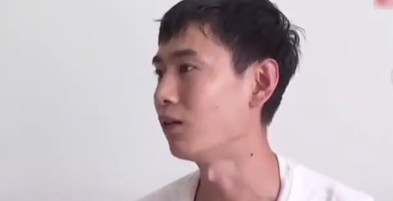 正当防卫还是互殴？醉酒邻居半夜上门闹事打人，男子为了保护妻儿拿起酒瓶反击，深受重
