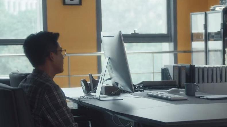 老板送车意外揭开华子拒绝谢望和的真相