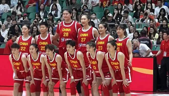 “堡垒是从内部攻破的”，女篮正滑向男足
    近些年来，通过许利民、郑微教练