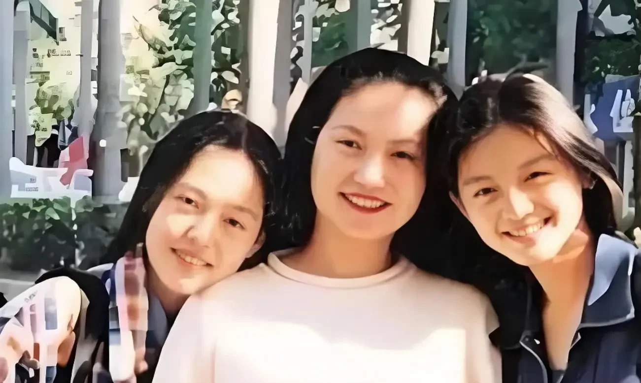 小S和S妈旧照对比











太像了！小S和她妈妈简直是一个模子里刻