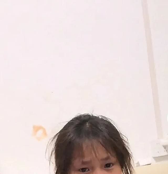 阿杜把瑶瑶说哭了！
阿杜一直对瑶瑶不好，这次孩子终于爆发了，被阿杜说哭了！孩子