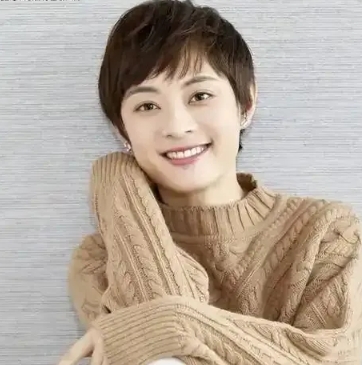 孙俪12岁父母离异，她独自北漂学跳舞的苦日子里，居然是曾经被她记恨的继母，用那点