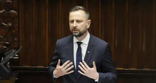 波兰防长与乌克兰防长会谈后表态，“继续帮助乌克兰”
华沙时间2025年3月6日，