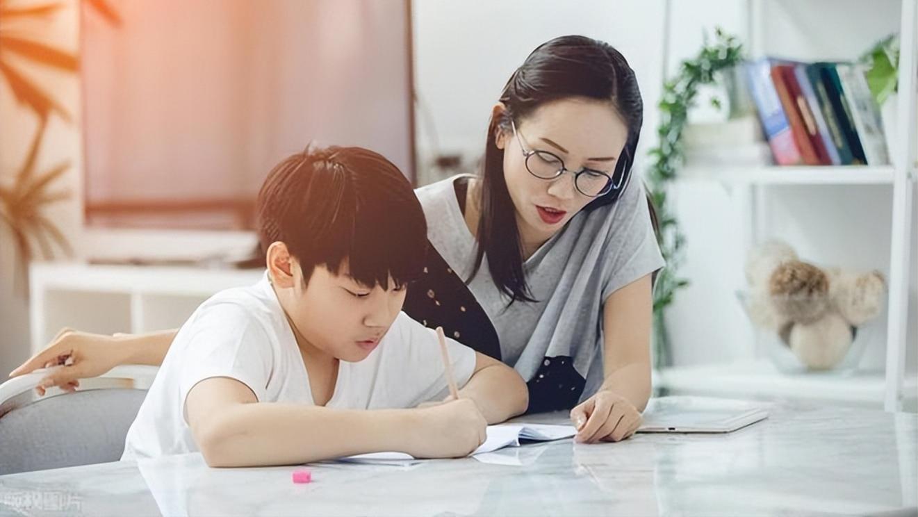 3件事做多了，孩子会偷偷讨厌你，长大后可能连电话也不想打