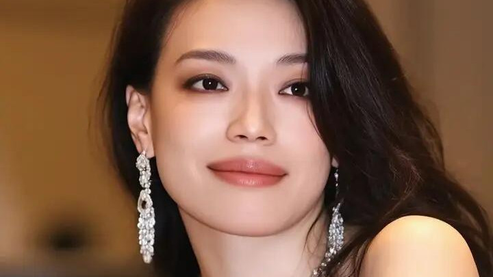 舒淇49岁生日发长文，感慨生活、感恩母亲引关注