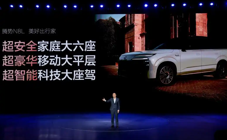 以价换量、明星代言、提前上新，李慧挥出“三板斧”