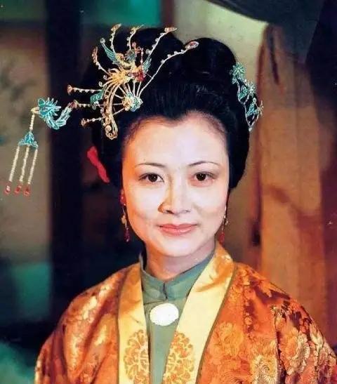 1983年，王贵娥到北京探亲，不愿回去了，正好《红楼梦》在报纸上招演员，要能进组