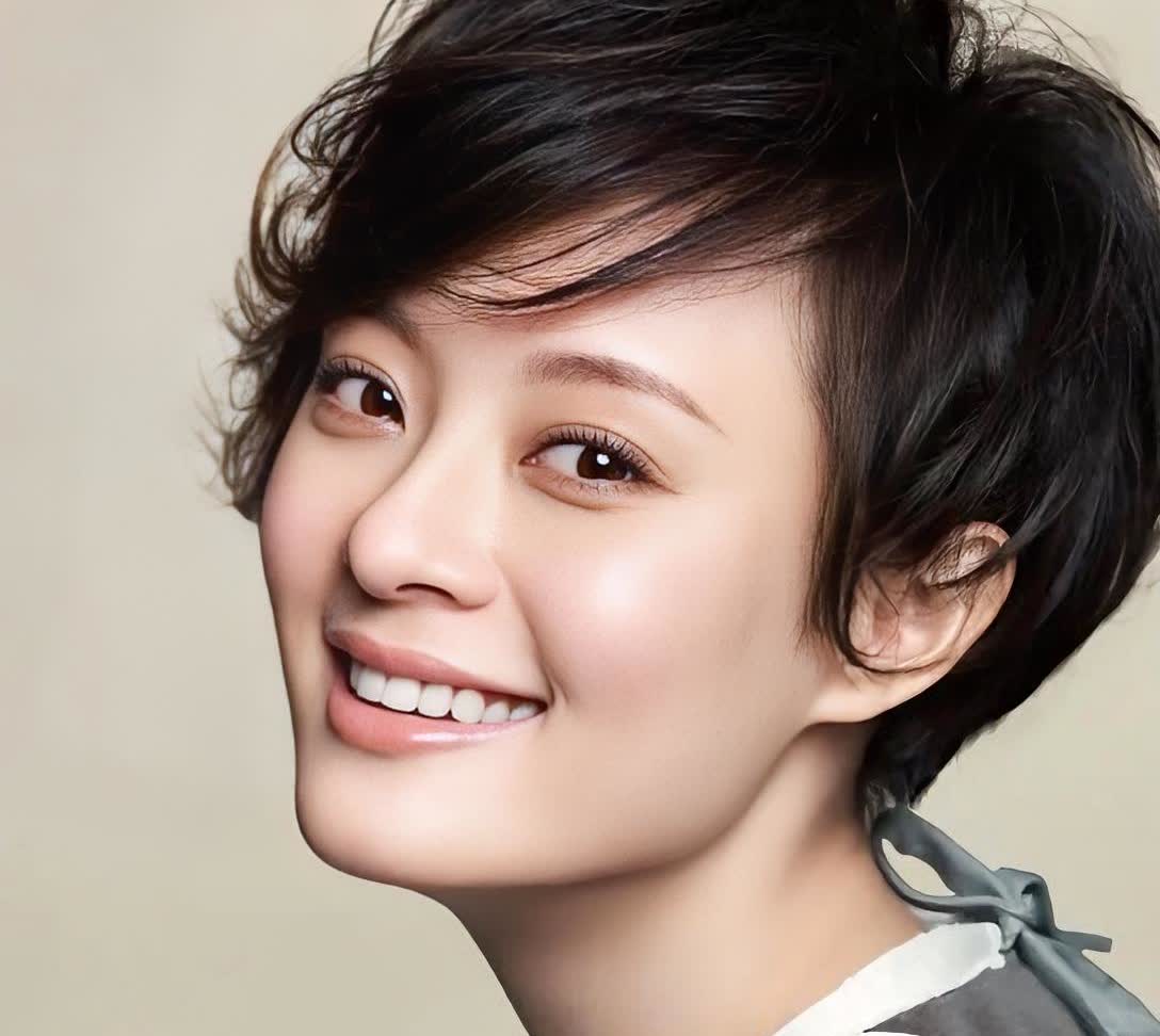 解放军中最漂亮的五朵军花,大家快来一起看看吧：
一、宋祖英
二、闫妮
三、