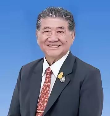 普坦，泰国的前代总理，台前看不到他了。
普坦前泰国代总理，学生时代参加学生运动，