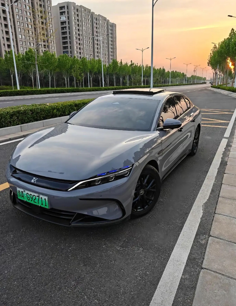 比亚迪汉。26岁送自己的一个大玩具，落地16万，亲戚说质量不行，邻居说不如他家得