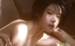 丁克8年，我在丈夫白大褂里发现粉色芭比娃娃，抽屉照片揭穿他藏了2岁私生女