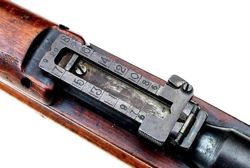 日本三十年式步枪可是有不少故事。1897年，东京砲兵工厂的有坂成章设计出它，目的