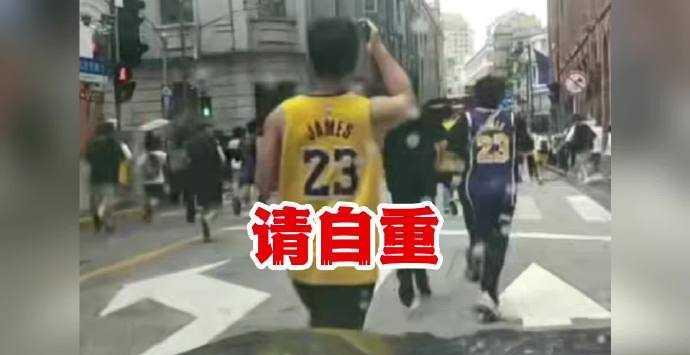 宝子们，听闻有孩子被外国球星保镖指着脸痛骂，追星热情高涨没错，可咱的尊严不能丢。