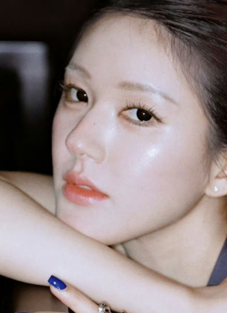 赵露思的怼脸写真大片，这感觉真的很不错！