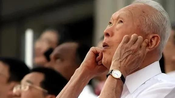 “如有来生，定不做华人”，新加坡华人族群认同感为何越来越差？