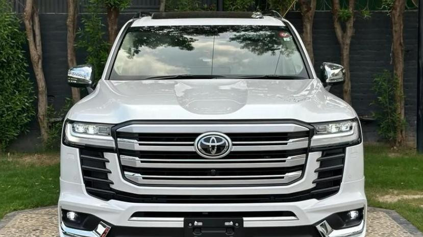 兰德酷路泽，造型霸气，搭载3.5 L+V6引擎，越野性能强悍！
