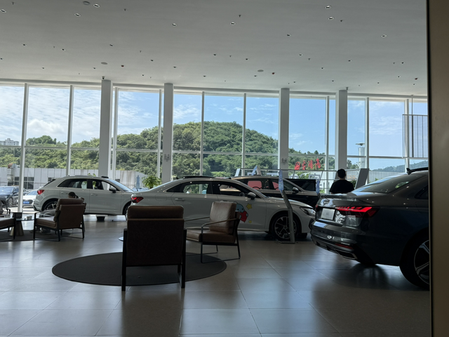 初见A3l的感受
最开始去车展看的是A5L，无边框车门是我的心头好，但是他太长了