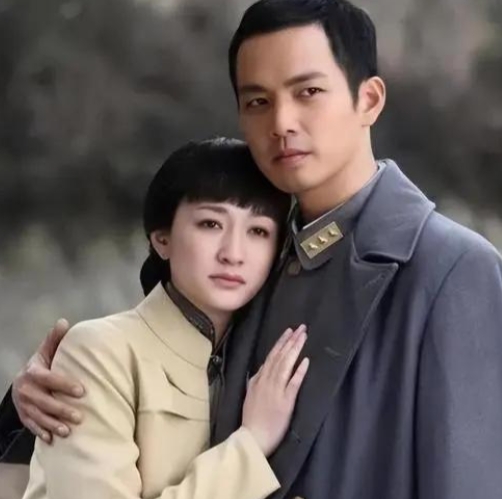 当年钟汉良和李小冉拍吻戏，他尴尬地问李小冉：“明天有吻戏，可我们才认识两天，怎么